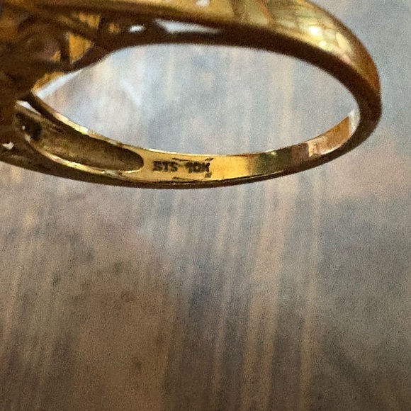 Elegant Gold and Purple Women's Ring - Picture 3 of 3